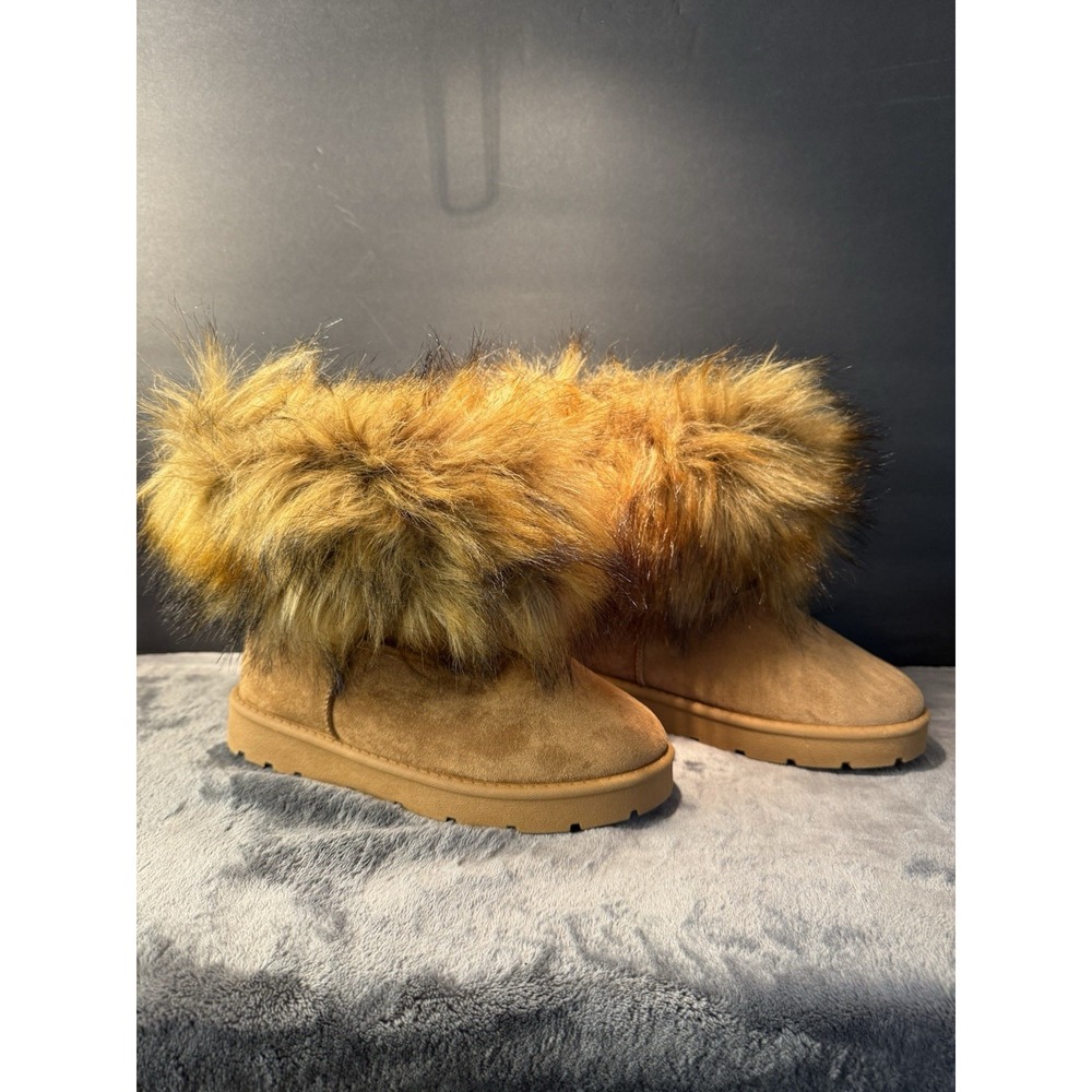 Rouge Helium Boot Women's 8 1/2 Faux Fur Trim Beige Suede Fall Winter Snow